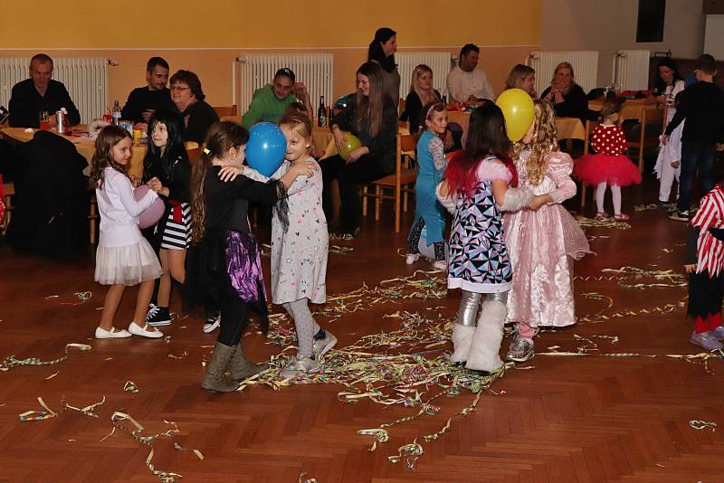 Dětský karneval v Mirovicích.