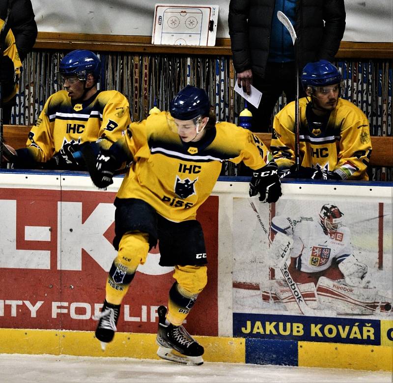 II. liga ledního hokeje: IHC Písek - HC Tábor 1:13.