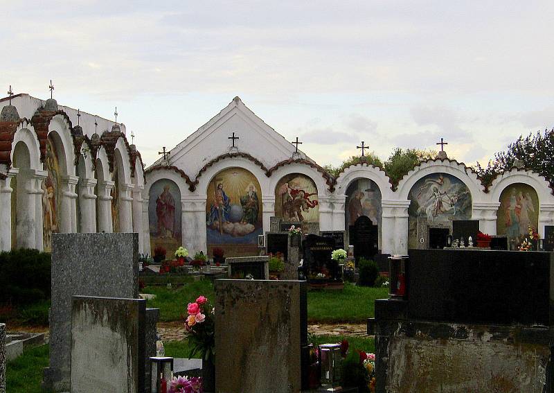 Hřbitov v Albrechticích nad Vltavou na Písecku stojí za to vidět
