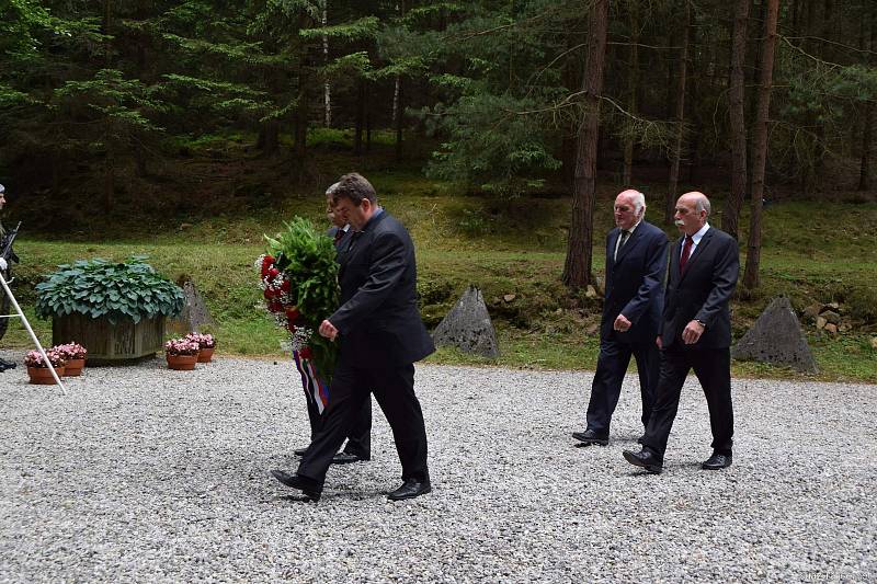 Pietní akt ve Spáleném lese u Klatov a u Singerovy vily v Klatovech.