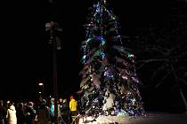 Rozsvícení vánočního stromu ve Skalách.