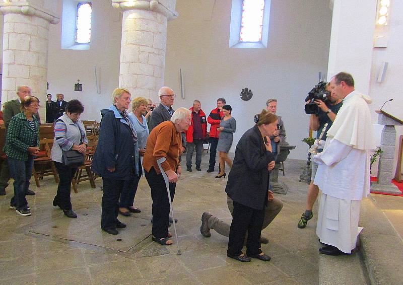 Slavnostní představení svatého hřebu v Milevsku v úterý 13. září a svatá liturgie s uctěním relikvie.