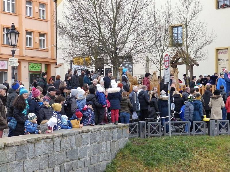 Otužilci se na Štědrý den koupali v Otavě v Písku.