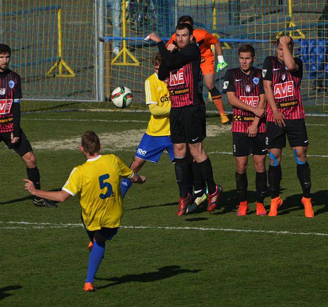 PÍSEK PORAZIL ČÁSLAV. Fotbalisté od Otavy doma porazili Čáslav 2:0, když obě branky dali ve druhém poločase.