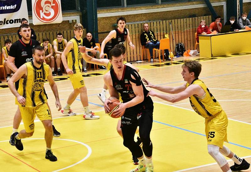 Český pohár basketbalistů: Sokol Sršni Písek - ERA Basketbal Nymburk 67:109.