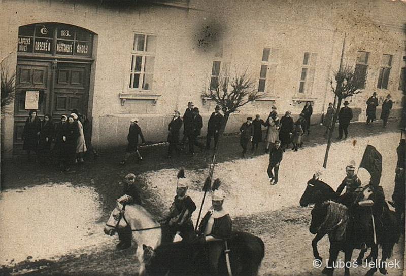 Rok 1933. Foto Luboše Jelínka, archiv spolku Milevské maškary