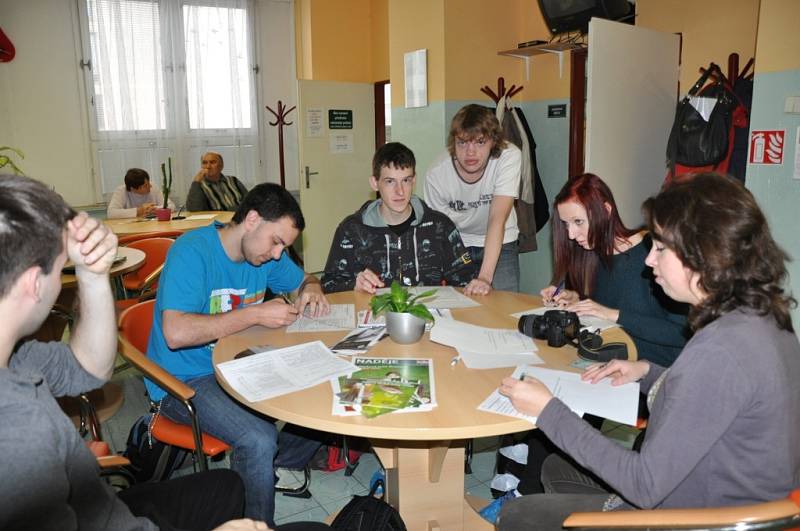 Studenti  oboru podnikání OP3 a OP4 ze SOŠ a SOU Písek na transfuzním oddělení. 