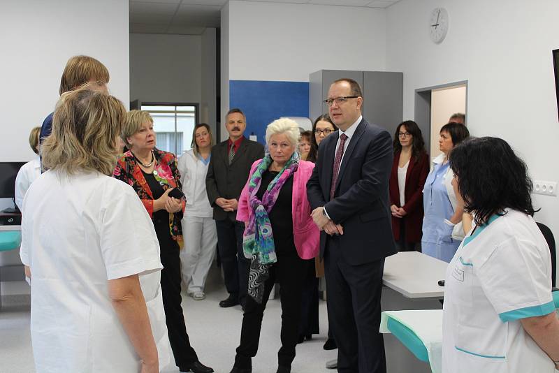 Ministr zdravotnictví Adam Vojtěch při návštěvě písecké nemocnice.
