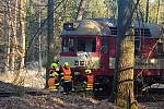 Na apríla u Čimelic na Písecku v důsledku silného větru spadl strom na koleje a narazil do něho osobní vlak. Hasiči nejdříve evakuovali cestující a pak cestu uvolnili.