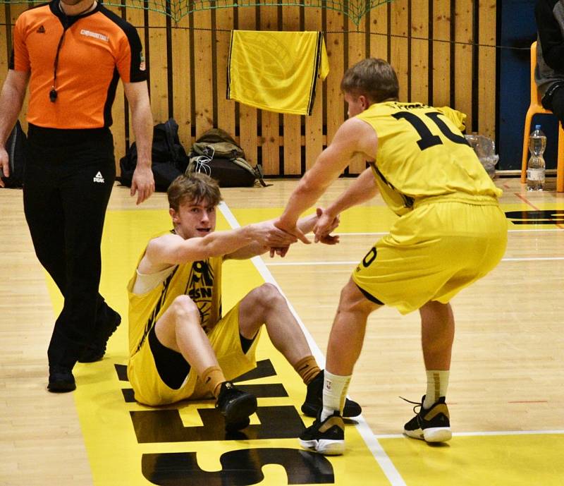 Český pohár basketbalistů: Sokol Sršni Písek - ERA Basketbal Nymburk 67:109.