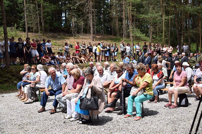 Pietní akt ve Spáleném lese u Klatov a u Singerovy vily v Klatovech.