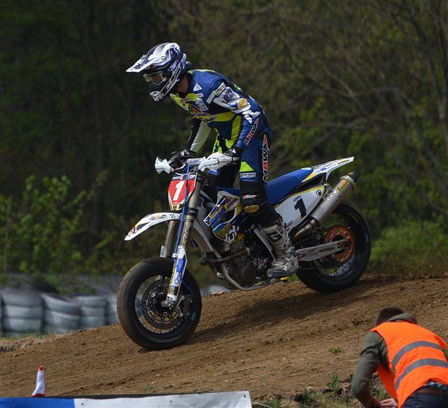 Závody na autodromu v Písku na Hradišti. Na snímku Pavel Kejmar.