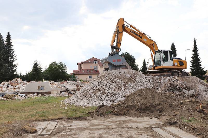 Demolice staré školky.