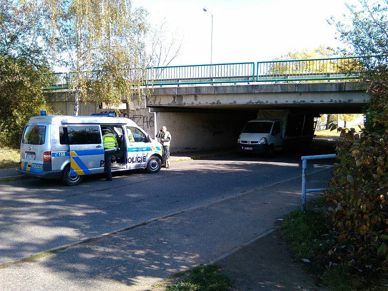 Dopravní nehody pod oběma mosty jsou podle policistů časté.