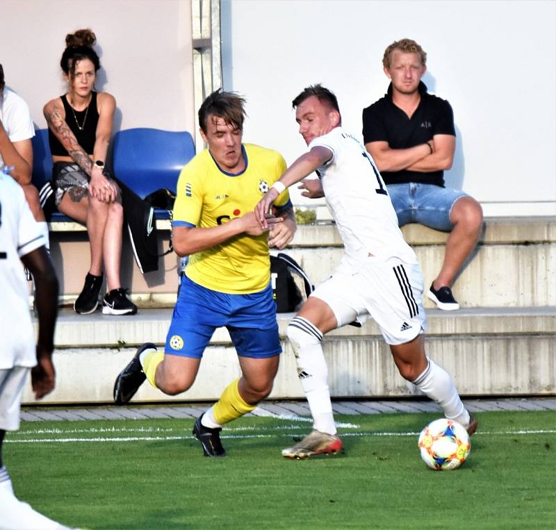 ČFL: FC Písek - FK Zbuzany 2:2 (0:1).