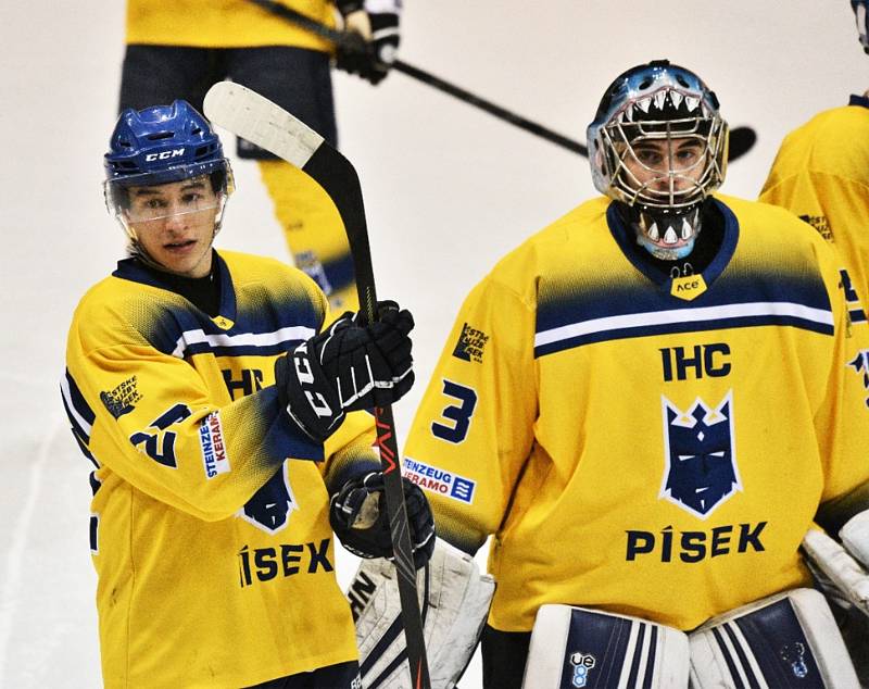 II. liga ledního hokeje: IHC Písek - HC Tábor 1:13.