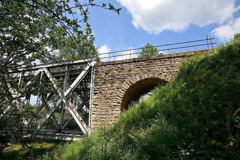 Starý železniční most v Červené nad Vltavou.