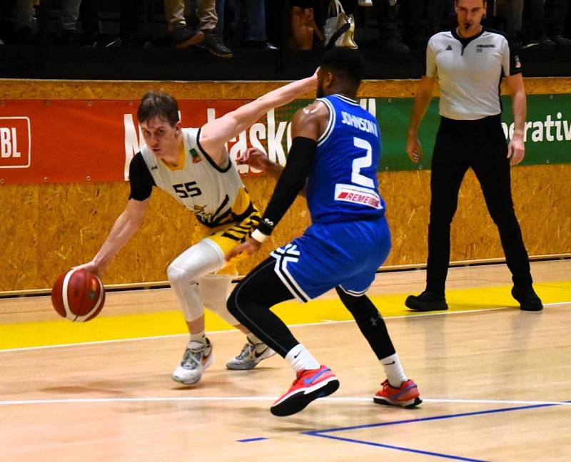 Písečtí basketbalisté v dalším kole nejvyšší soutěže doma podlehli USK Praha 59:77.