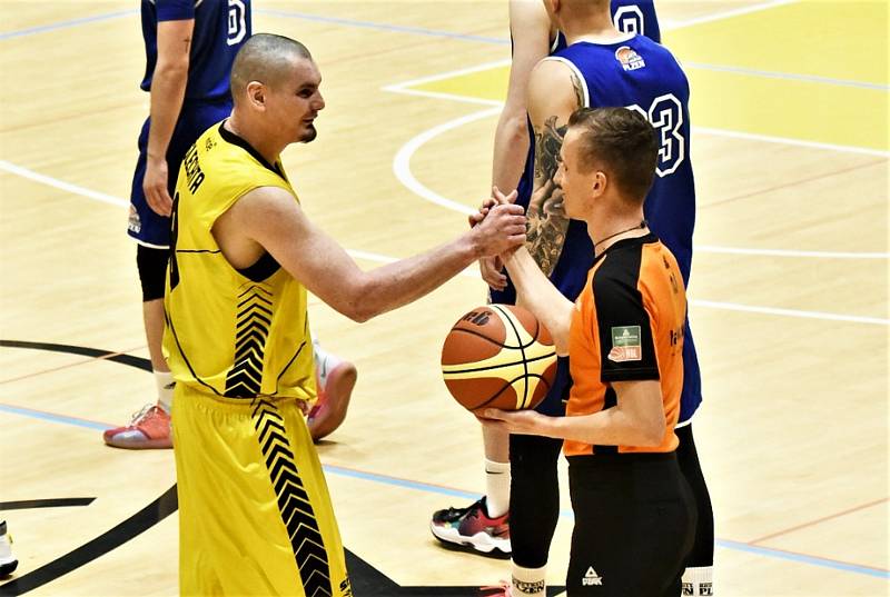 Čtvrtfinále play off 1. ligy basketbalistů: Sršni Photomate Písek - Lokomotiva Plzeň 93:54 (58:22).