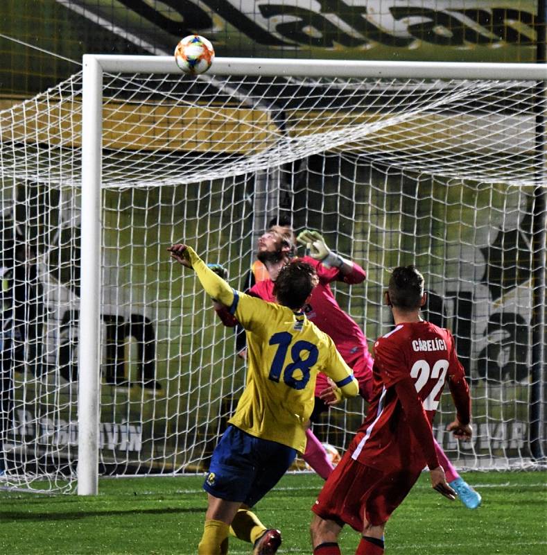 ČFL: FC Písek - Králův Dvůr 2:1 (1:1).