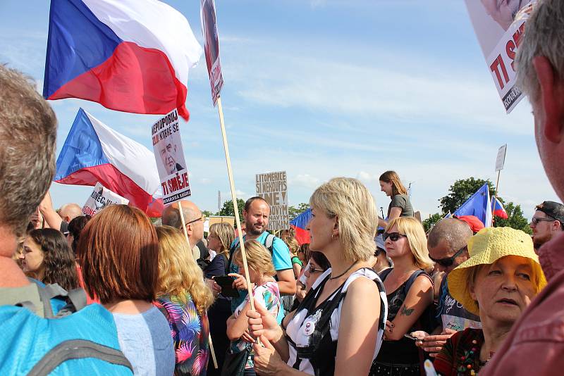 Demonstrace proti Babišovi se na Letné zúčastnili také lidé z Milevska a Kovářovska.