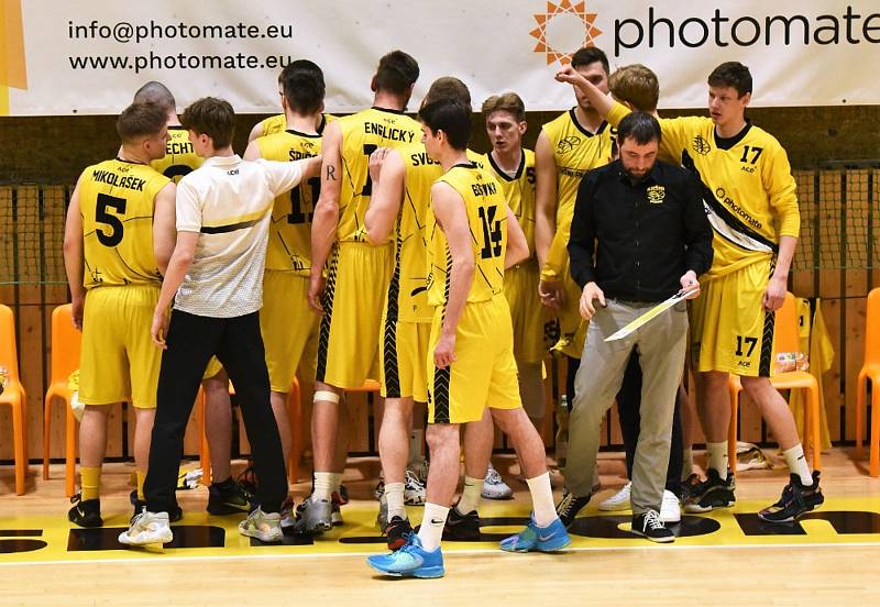 Čtvrtfinále play off 1. ligy basketbalistů: Sršni Photomate Písek - Lokomotiva Plzeň 93:54 (58:22).