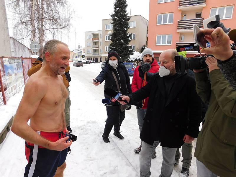 Josef Šálek uběhl v neděli 17. ledna v Pelhřimově půlmaraton za 1 hodinu 36 minut a 21 vteřin.