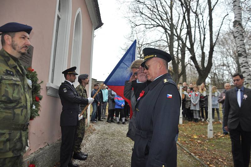 Vzpomínková akce ke Dni veteránů.