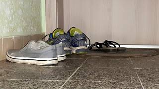 Boty odložené na chodbě v bytovém domě změnily majitele. Zmizelo osm párů -  Příbramský deník
