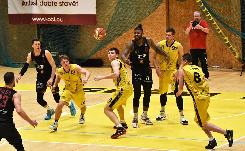 Osmifinále ČP: Sokol Sršni Písek - ERA  Basketball Nymburk 79:87.