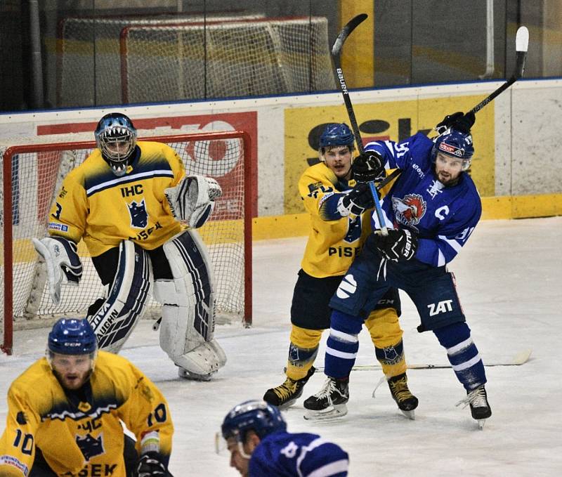 II. liga ledního hokeje: IHC Písek - HC Tábor 1:13.