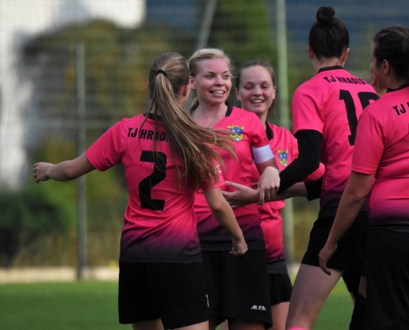 Fotbalová divize žen: TJ Hradiště - Jiskra Domažlice 4:1 (2:1).