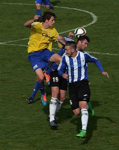 PÍSEK PORAZIL DOMA DOMAŽLICE 3:2. Všechny branky padly až po přestávce, Písečtí dokázali trestat individuální chyby soupeře.