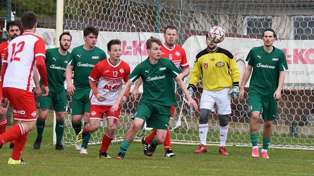 Fotbalová I.A třída: Semice - Prachatice B 4:0 (2:0).