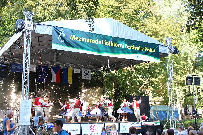 XXIV. Mezinárodní folklorní festival je v plném proudu.