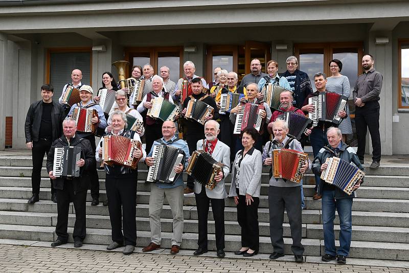 Již na sedmnáctý ročník Mezinárodního setkání harmonikářů se do píseckého Kulturního domu sjeli harmonikáři z Čech i ze zahraničí.