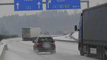 Potíže kamionů na silnicích Písecka ve čtvrtek 11. února