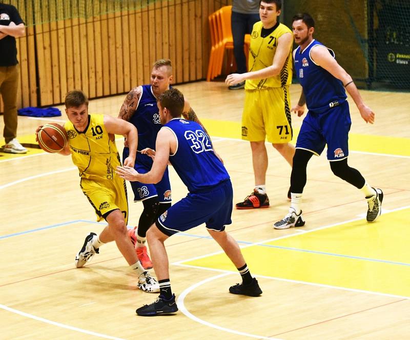 Basketbalová I. liga mužů: Sršni Photomate Písek - Lokomotiva Plzeň 112:86.