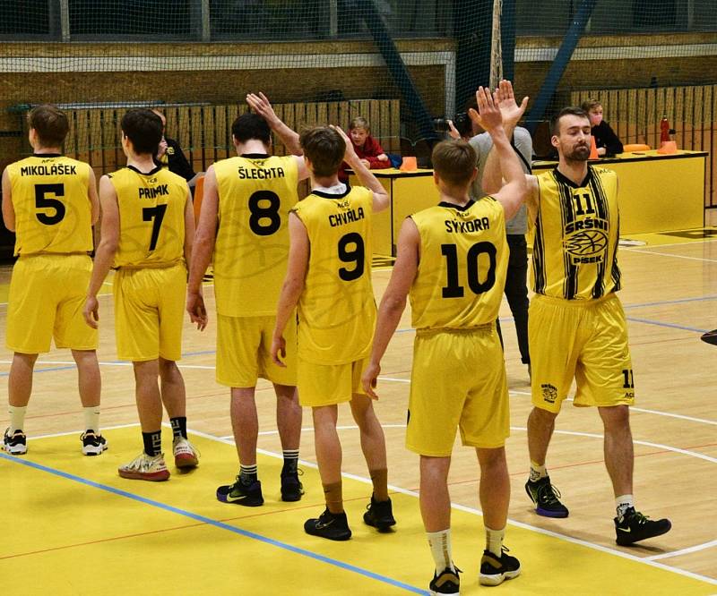 Český pohár basketbalistů: Sokol Sršni Písek - ERA Basketbal Nymburk 67:109.