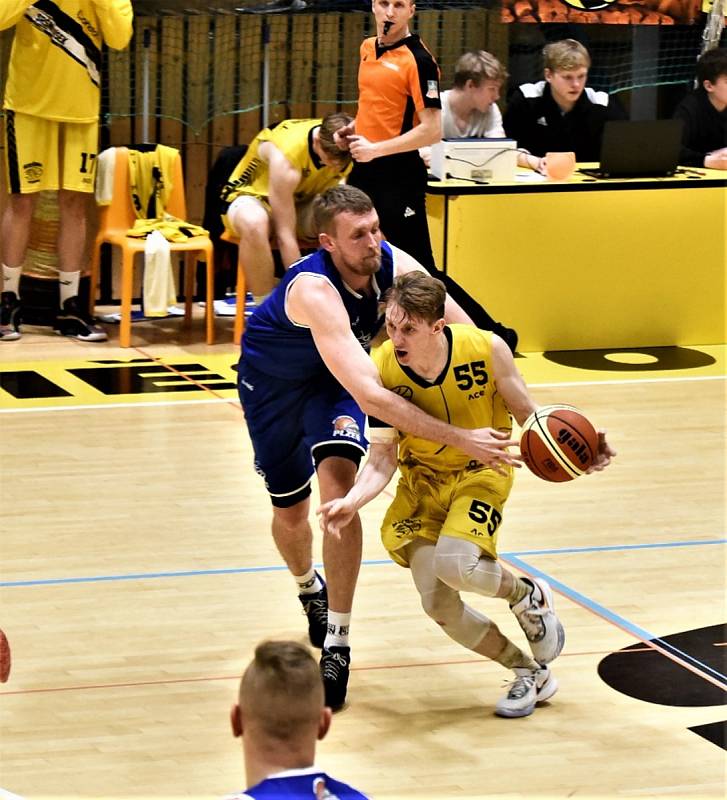 Čtvrtfinále play off 1. ligy basketbalistů: Sršni Photomate Písek - Lokomotiva Plzeň 93:54 (58:22).