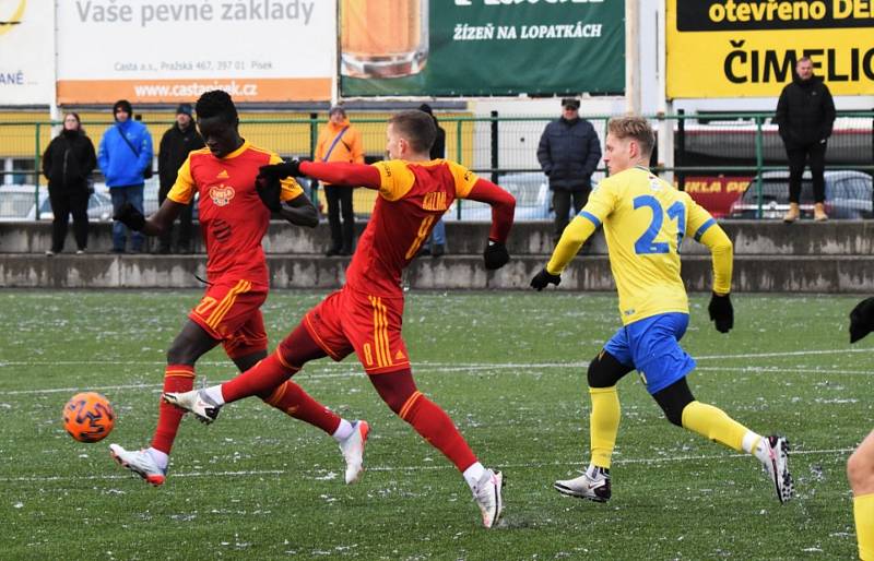 Přípravný fotbal: FC Písek - Dukla Praha 0:4 (0:1).