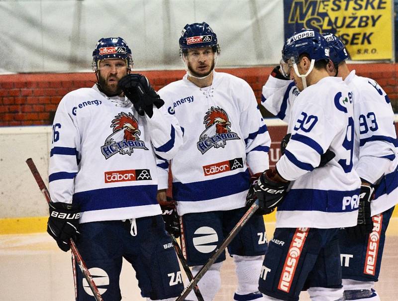 II. liga ledního hokeje: IHC Písek - HC Tábor 2:8.