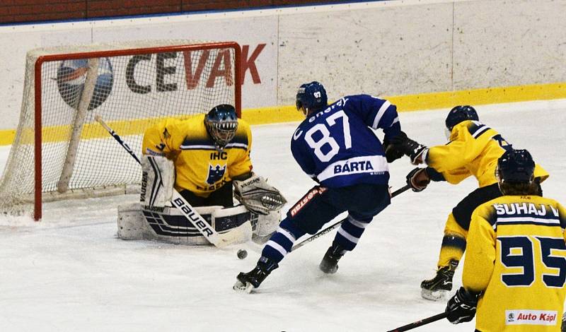 II. liga ledního hokeje: IHC Písek - HC Tábor 1:13.