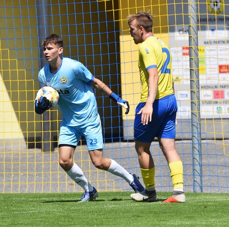 Písečtí fotbalisté hrají v MOL cupu na hřišti divizní Soběslavi. Šanci mezi tyčemi dostane mladý Petr Lukeš.