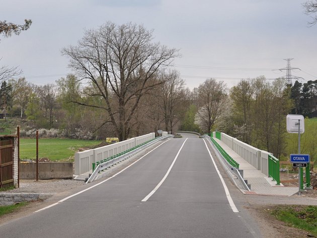 Pamětní desky na Zátavském mostě.