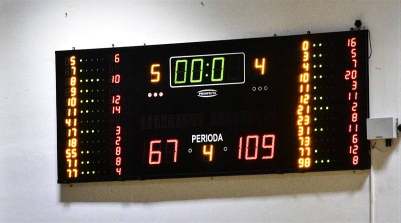 Český pohár basketbalistů: Sokol Sršni Písek - ERA Basketbal Nymburk 67:109.