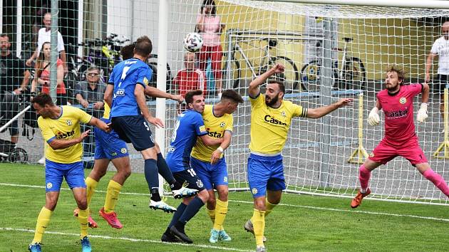 Fotbalisté Písku vezou z Domažlic skvělou výhru 3:0 (snímek je z podzimního souboje v Písku).