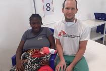 Lékař Anesteziologicko-resuscitačního oddělení (ARO) písecké nemocnice Dominik Hes se nedávno vrátil z humanitární mise v Sierra Leone.