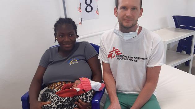Lékař Anesteziologicko-resuscitačního oddělení (ARO) písecké nemocnice Dominik Hes se nedávno vrátil z humanitární mise v Sierra Leone.