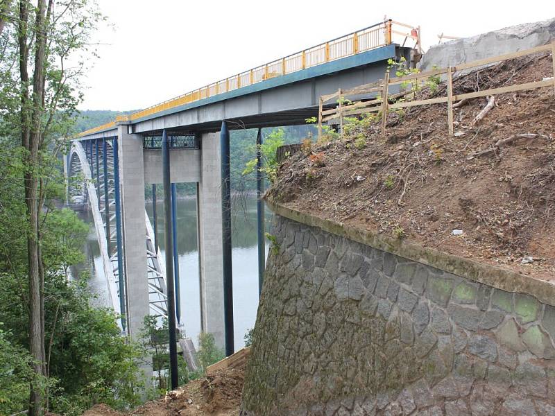 Rekonstrukce Žďákovského mostu.